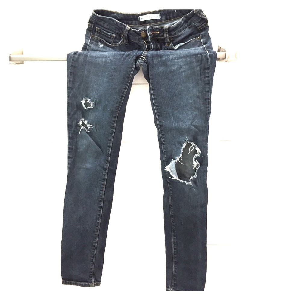 Bullhead distresses skinny jeans
